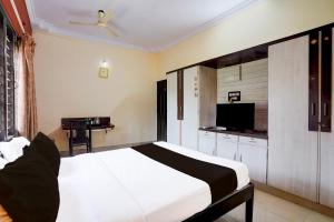 Postel nebo postele na pokoji v ubytování Hotel O Varun Residency