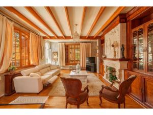 Χώρος καθιστικού στο Holiday Home Villa Munar I by Interhome