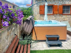 Fotografie z fotogalerie ubytování Holiday Home Mikac by Interhome v destinaci Dobrinj