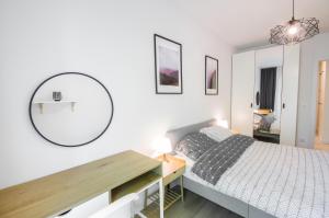 Postel nebo postele na pokoji v ubytování BoleslaviaApartments - Apartament Arte 5, parking free, EV, air conditioning