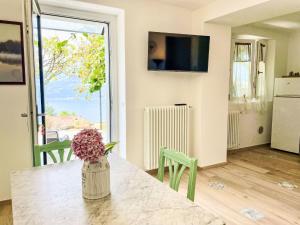 Kuchyň nebo kuchyňský kout v ubytování Holiday Home Giò by Interhome