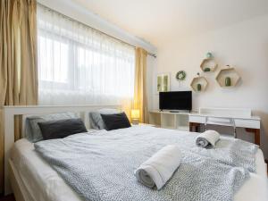 Postel nebo postele na pokoji v ubytování Holiday Home Villa Mediterran by Interhome