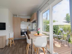 Kuchyň nebo kuchyňský kout v ubytování Holiday Home Tiny Haus Marco by Interhome