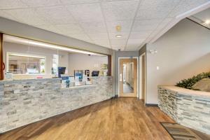 a lobby of a pharmacy with a counter at Quality Inn & Suites Gorham Riverside in Gorham