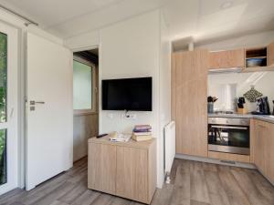 Kuchyň nebo kuchyňský kout v ubytování Holiday Home Tiny Haus Ludwig by Interhome