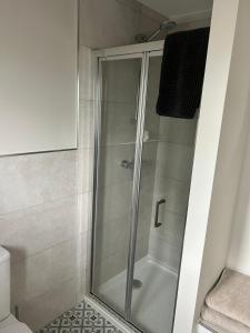 Fotografie z fotogalerie ubytování Stylish room for Cheltenham races v destinaci Woolstone