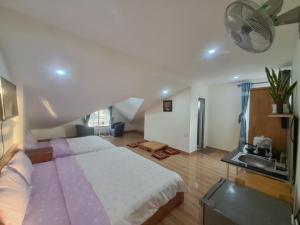 Postel nebo postele na pokoji v ubytování MrLee Dalat House