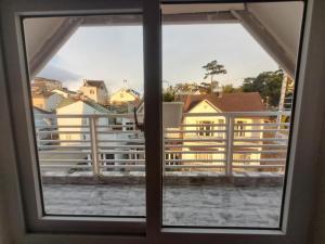 Balkón nebo terasa v ubytování MrLee Dalat House