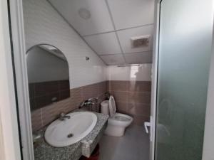 Koupelna v ubytování MrLee Dalat House