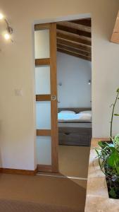 Postel nebo postele na pokoji v ubytování Gîte En Damé with private pool