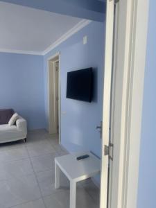 Μια τηλεόραση ή/και κέντρο ψυχαγωγίας στο Гостевой Дом в Кобулети