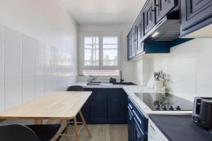 Η κουζίνα ή μικρή κουζίνα στο Votre pied-à-terre Parisien à Montreuil-Fontenay