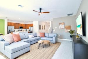 Et tv og/eller underholdning på 8BR Resort Home with Games Room and BBQ