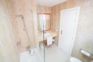 Ein Badezimmer in der Unterkunft Hotel RF Astoria - Adults Only