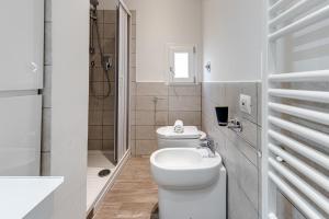 A bathroom at Serenity - Sweet Dreams in Florence