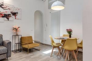 A seating area at Serenity - Sweet Dreams in Florence