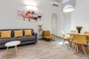 A seating area at Serenity - Sweet Dreams in Florence