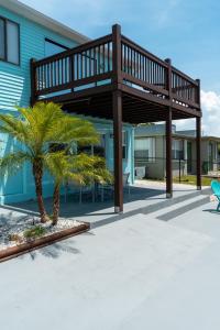 a wooden deck over a palm tree in front of a building at Waterfront Getaway in Hudson