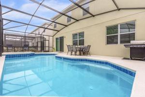 The swimming pool at or close to Upstay Ultimate Orlando Retreat w Pool & Hot Tub Sleeps 16