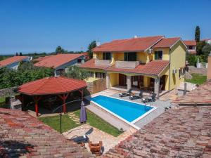 Πισίνα στο ή κοντά στο Villa Chiara