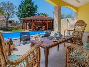 Πισίνα στο ή κοντά στο Villa Chiara