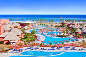 Pickalbatros Laguna Vista Aqua Park - 24 HRS All Inclusive内部或周边的泳池