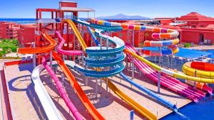 Pickalbatros Laguna Vista Aqua Park - 24 HRS All Inclusive内部或周边的泳池