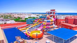 Pickalbatros Laguna Vista Aqua Park - 24 HRS All Inclusive内部或周边的泳池
