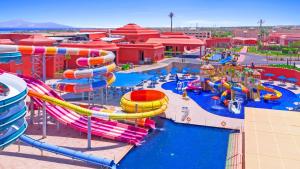 Pickalbatros Laguna Vista Aqua Park - 24 HRS All Inclusive内部或周边的泳池