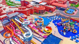 Pickalbatros Laguna Vista Aqua Park - 24 HRS All Inclusive内部或周边的泳池