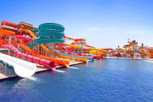 Pickalbatros Laguna Vista Aqua Park - 24 HRS All Inclusive内部或周边的泳池