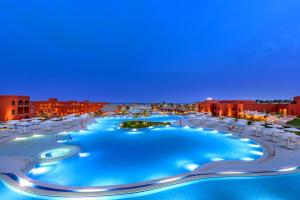 Pickalbatros Laguna Vista Aqua Park - 24 HRS All Inclusive内部或周边的泳池