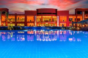 Pickalbatros Laguna Vista Aqua Park - 24 HRS All Inclusive内部或周边的泳池