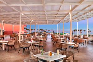 Pickalbatros Laguna Vista Aqua Park - 24 HRS All Inclusive餐厅或其他用餐的地方