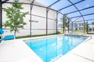 Bazén v ubytování Sleeps 26 - with Private Pool Hot Tub Games & Cinema nebo v jeho okolí