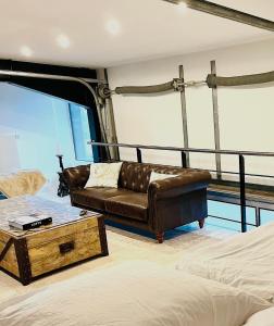 Ένα ή περισσότερα κρεβάτια σε δωμάτιο στο Ivory (car) loft / Carloft