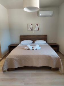 Ένα ή περισσότερα κρεβάτια σε δωμάτιο στο Stones villa corfu +12 φωτογραφίες