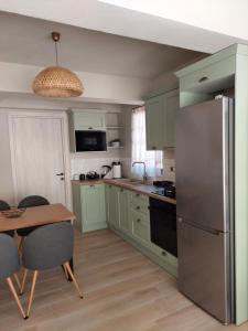 Η κουζίνα ή μικρή κουζίνα στο Stones villa corfu