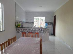 En eller flere senge i et værelse på Casa Amarela