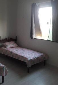 En eller flere senge i et værelse på Casa Amarela