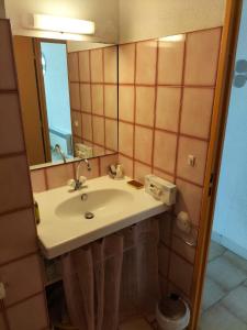 a bathroom with a sink and a mirror at Carnon Cm in Carnon-Plage +15 photos