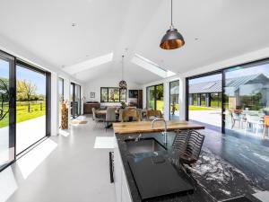 Gambar di galeri bagi Pass The Keys Luxury Retreat with Countryside Views di Plumpton Green