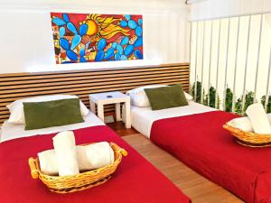 two beds in a room with red and white at Casa Ina Palermo in Palermo