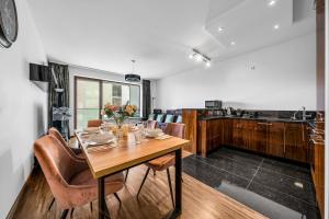 Dapur atau dapur kecil di Warsaw Center Business Apt - Parking and Balcony - by Rentujemy