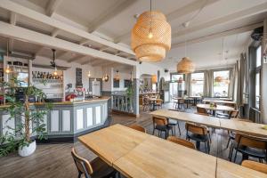 Restoran või mõni muu söögikoht majutusasutuses Hotel Over de Brug