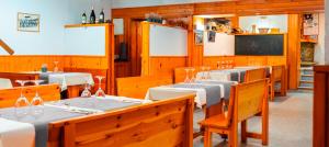 Televízia a/alebo spoločenská miestnosť v ubytovaní Hostal Casa Palmira