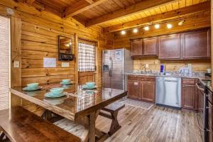 Foto sihtkohas Pigeon Forge asuva majutusasutuse Dog Friendly, Pool, Hot Tub, Pool Table, Arcade galeriist