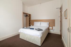 Postel nebo postele na pokoji v ubytování Moonside Rooms