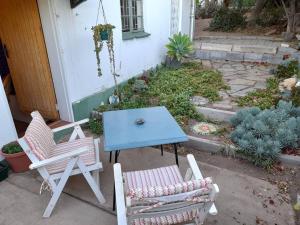 two chairs and a blue table and two chairs at For the Single Traveller close to town in Windhoek