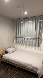 Postel nebo postele na pokoji v ubytování 民泊TOKYO one シェアハウス